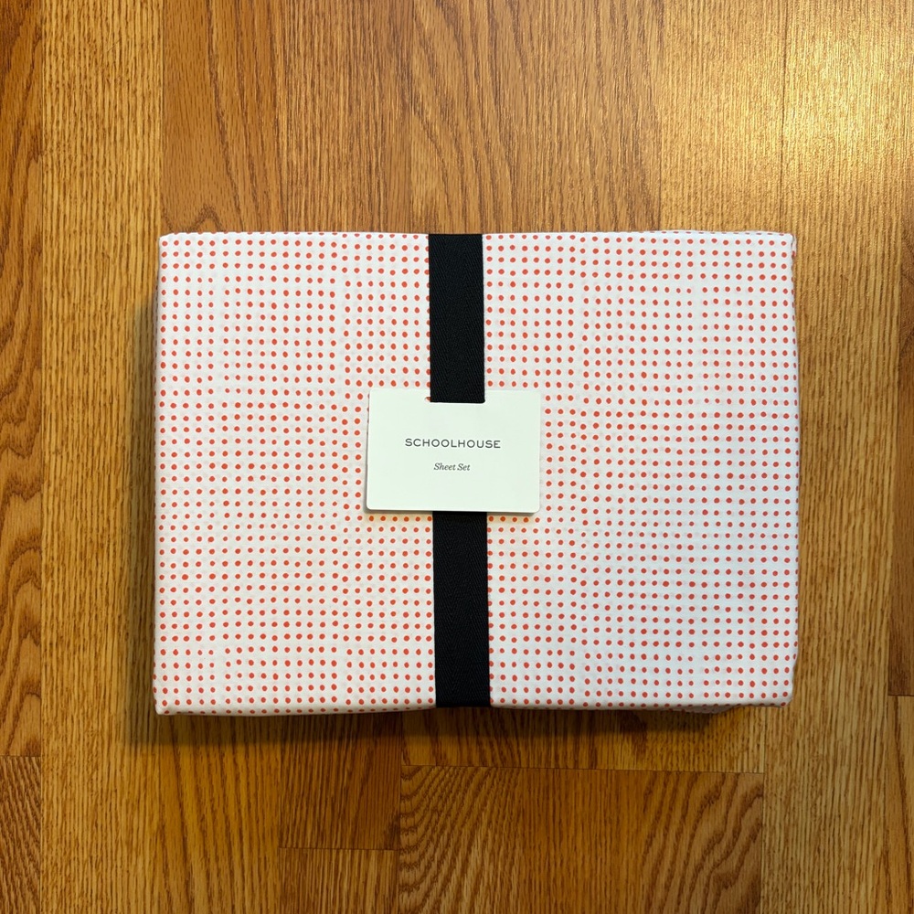 NEW Schoolhouse Poppy Dot Twin Sheet Set